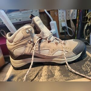 Columbia NIB Coremic Ridge Mid Hiking Boot mens 9.5